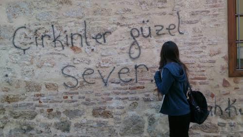 Dış görünüşüme aldandınız hep !