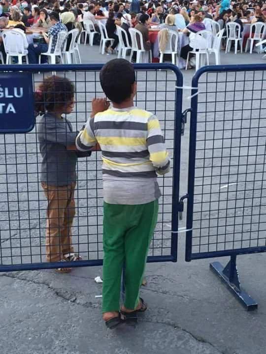 İki Fotoğraf Arasında Kalan Vicdanım