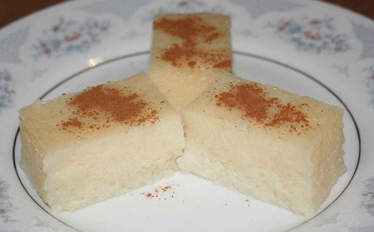 İftar sofrasında rahatsız etmeyecek sütlü irmik tatlısı