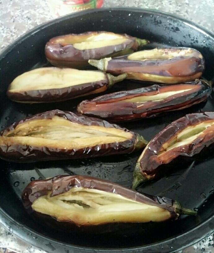 Hali perişan patlıcan (Karnıyarık tarifi)