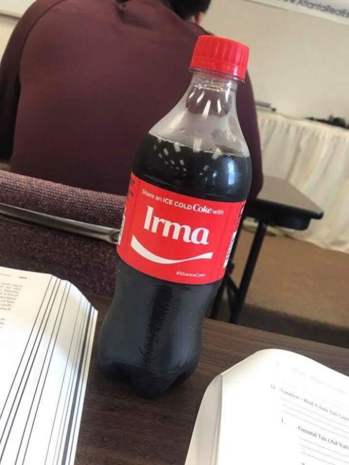 Irma Kasırgasını Mizahına Malzeme Eden Floridalı Halk Komedyenleri!