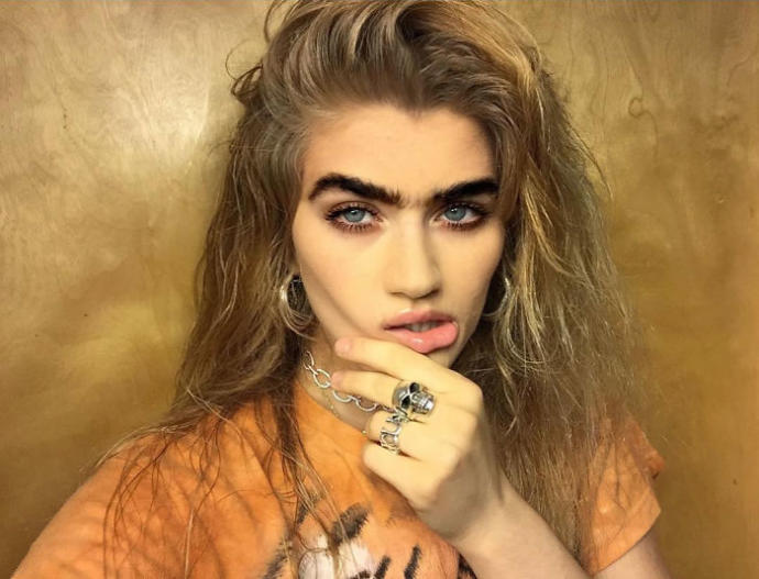 Gür Kaşlarıyla Meslektaşlarını Gündemden Silen Model: Sophia Hadjipanteli!
