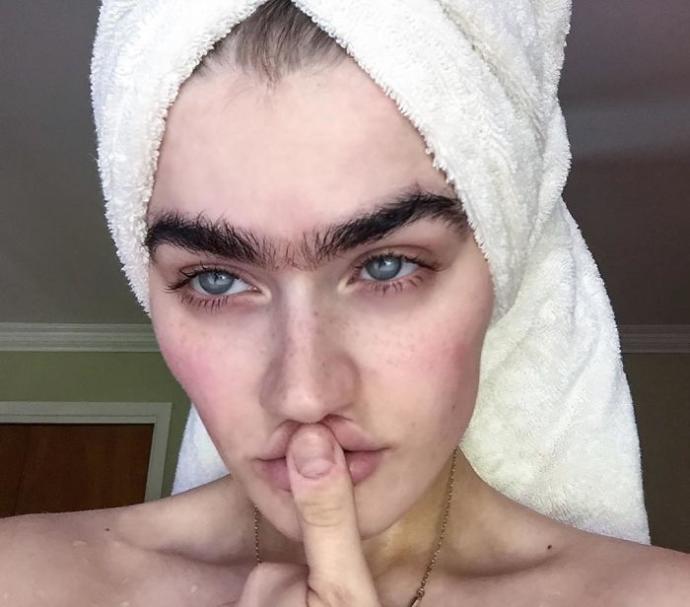 Gür Kaşlarıyla Meslektaşlarını Gündemden Silen Model: Sophia Hadjipanteli!