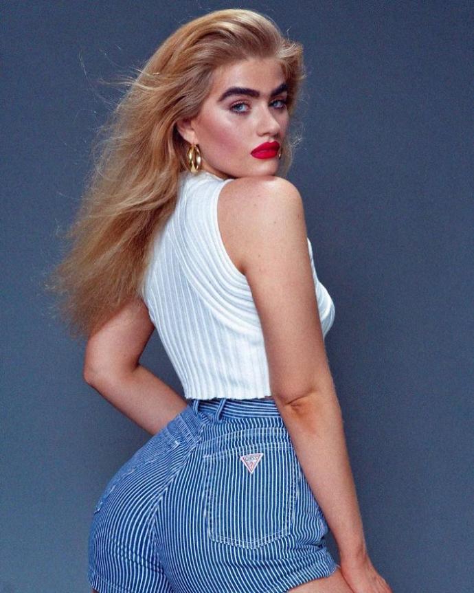 Gür Kaşlarıyla Meslektaşlarını Gündemden Silen Model: Sophia Hadjipanteli!