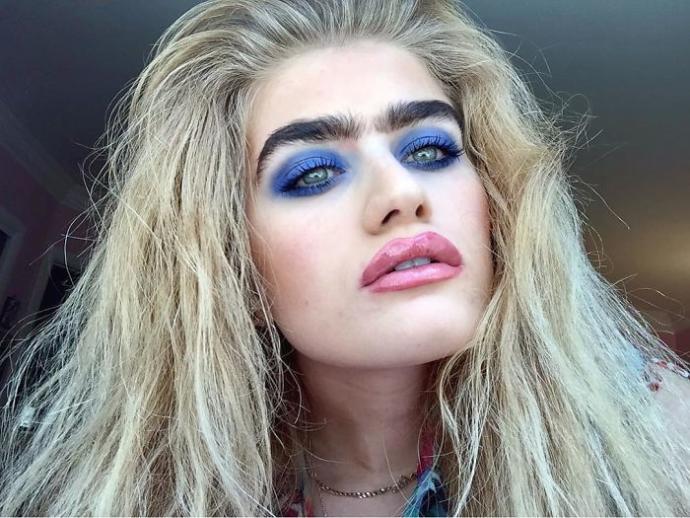 Gür Kaşlarıyla Meslektaşlarını Gündemden Silen Model: Sophia Hadjipanteli!