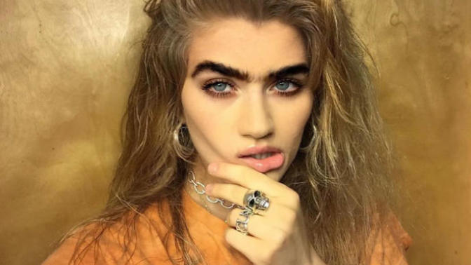 Gür Kaşlarıyla Meslektaşlarını Gündemden Silen Model: Sophia Hadjipanteli!