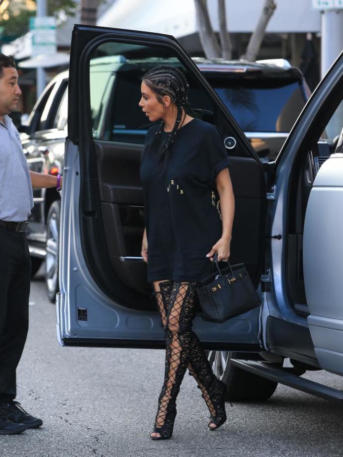 Kim Kardashian'ı Seksi Kılan Şey Yalnızca Kalçaları Değil, Moda Takıntılarıdır!