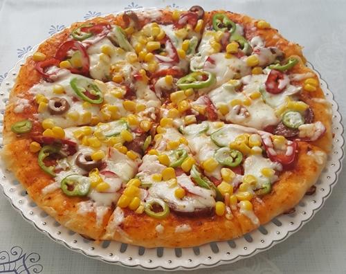 En Pratik İtalyan Lezzeti: 10 Dakikada Pişen Tavada Pizza