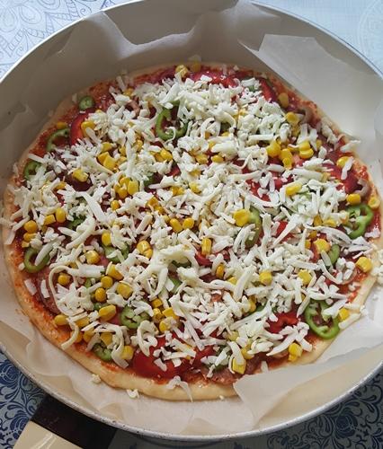 En Pratik İtalyan Lezzeti: 10 Dakikada Pişen Tavada Pizza