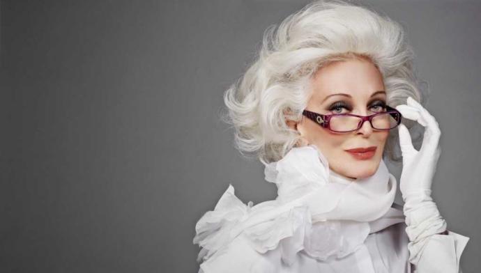 Dünyanın En Yaşlı Mankeni Carmen Dell Orıfice ile Güzellik Sınırlarını Zorlamaya Var mısınız?