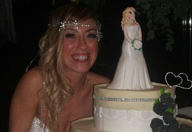 Damat Olmasa da Olur Diyerek Kendi Kendine Düğün Yapan Gelin: Laura Mesi