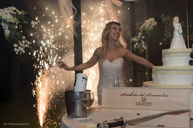 Damat Olmasa da Olur Diyerek Kendi Kendine Düğün Yapan Gelin: Laura Mesi