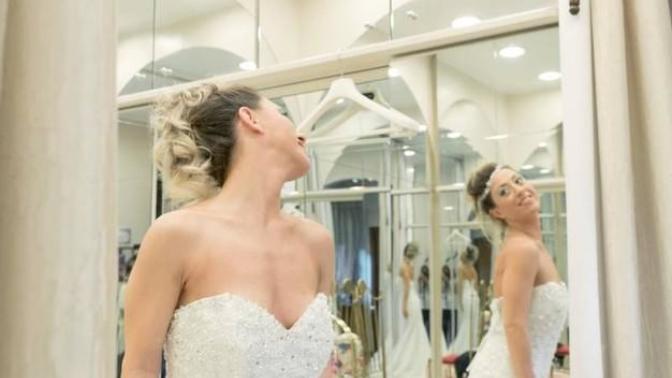 Damat Olmasa da Olur Diyerek Kendi Kendine Düğün Yapan Gelin: Laura Mesi