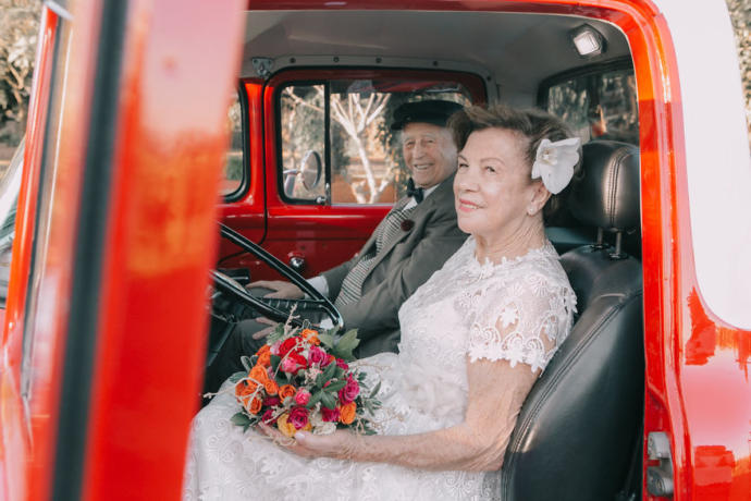 Geçmişe Dair Güzel Anılarını Fotoğraflara Taşıyamayan Çiftin 60 Yıl Geç Çekilen Düğün Fotoğrafları!