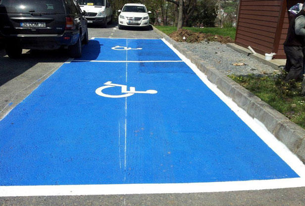 Engelli Otoparkına Neden Engelli Hariç Herkes Park Ediyor?