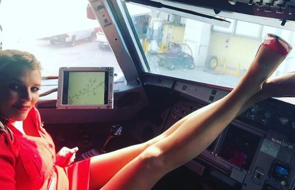 Kızları Kıskançlık Krizine Sokacak Derecede Güzel Türk Hosteslerin Selfie Paylaşımları!
