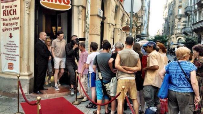 Dev Markaları Taklit Etmeye Çalışırken Komik Duruma Düşen Markalar