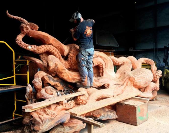Kurumuş ve Yıkılmış Bir Ağacı Sanat Eserine Çeviren Adam: Jeffrey Michael Samudosky!
