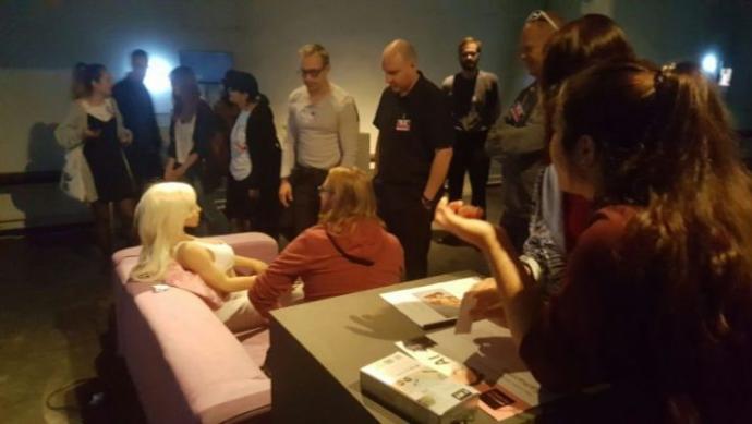 Seksi Olduğu İçin Tacize Uğrayan ve Bozulan Bir Robot: Samantha