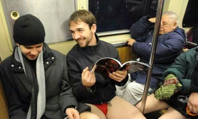 İç Çamaşırıyla Metroda Yolculuk Eyleminden Geriye Kalan Birbirinden Seksi Fotoğraf Kareleri!
