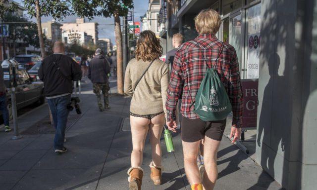 İç Çamaşırıyla Metroda Yolculuk Eyleminden Geriye Kalan Birbirinden Seksi Fotoğraf Kareleri!