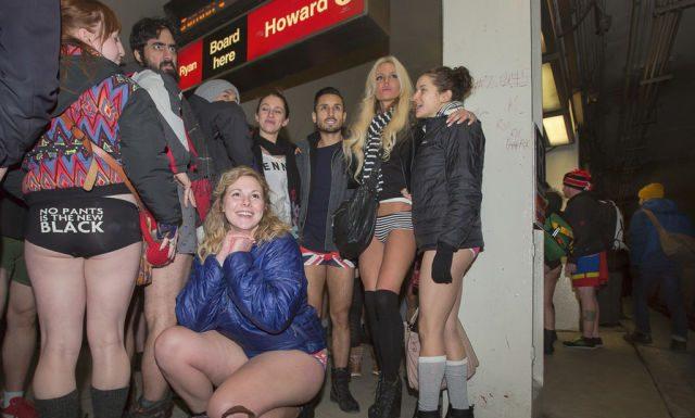 İç Çamaşırıyla Metroda Yolculuk Eyleminden Geriye Kalan Birbirinden Seksi Fotoğraf Kareleri!
