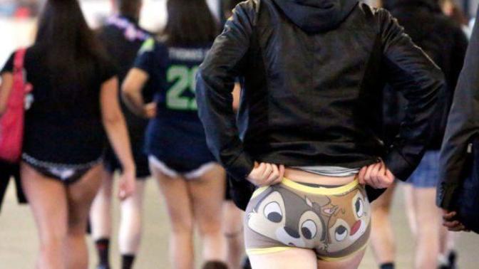 İç Çamaşırıyla Metroda Yolculuk Eyleminden Geriye Kalan Birbirinden Seksi Fotoğraf Kareleri!