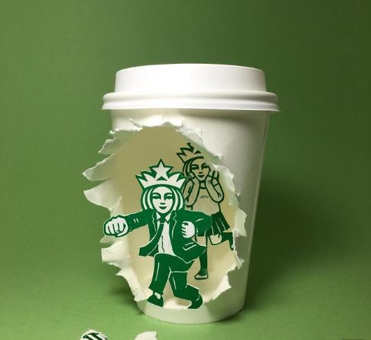 Starbucks Sanatçısı Mermaid'in Gizli Yaşamı Bardaklarda Ortaya Çıkıyor!