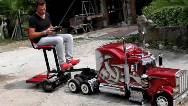 Genç Yaştaki İnsanların Tutku Dolu Oyuncakları