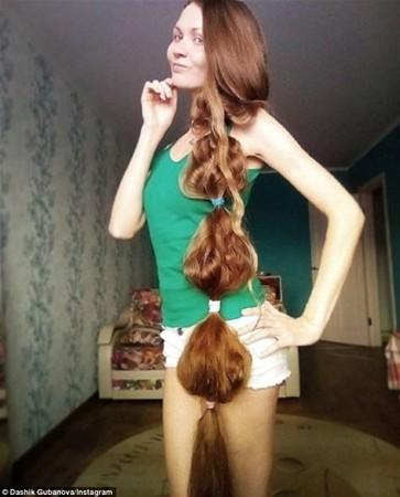 13 Yıldır Saçlarını Kesmeyen Rus Rapunzel Sosyal Medya Fenomeni Oldu!