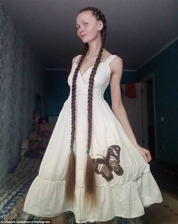 13 Yıldır Saçlarını Kesmeyen Rus Rapunzel Sosyal Medya Fenomeni Oldu!