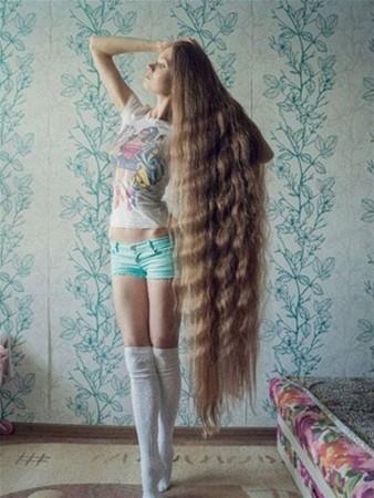 13 Yıldır Saçlarını Kesmeyen Rus Rapunzel Sosyal Medya Fenomeni Oldu!