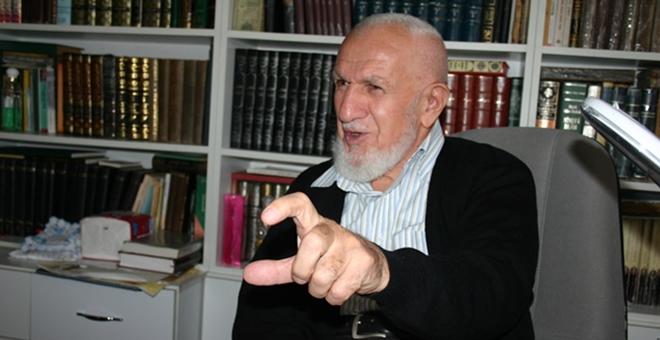 "Eşekler Gibi Cinsel İlişkiye Girmeyin" Sözleri ile Cinselliğe Darbe Vuran Bir Hocamız: Cevat Akşit