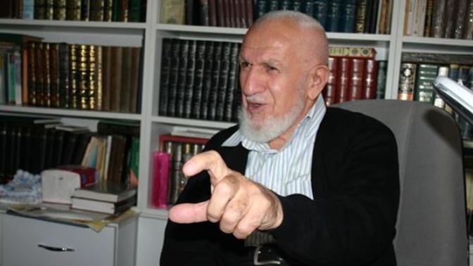 "Eşekler Gibi Cinsel İlişkiye Girmeyin" Sözleri ile Cinselliğe Darbe Vuran Bir Hocamız: Cevat Akşit