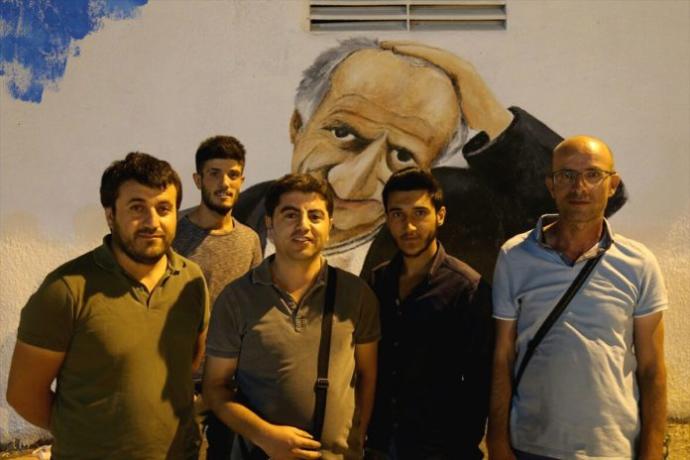 Onlar Gündüz Öğretmen, Gece İse Ressam! İşte Karşınızda Gizemli Sanatçılar!