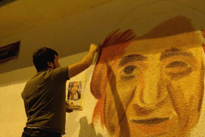 Onlar Gündüz Öğretmen, Gece İse Ressam! İşte Karşınızda Gizemli Sanatçılar!