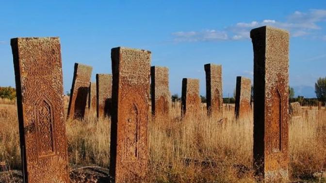 Türk Dilinin İlk Yazılı Eserinin Ortaya Çıkış Hikayesi: Orhun Abideleri!