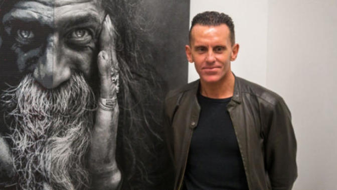 Evsiz İnsanların Portre Fotoğraflarını Çekip Sanata Dönüştüren Bir Fotoğrafçı: Lee Jeffries