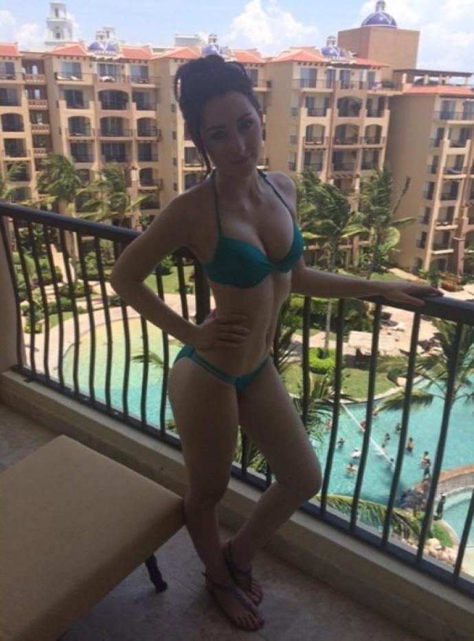 Bikinileriyle Poz Verip Ünlülere Taş Çıkartan Ünsüz Güzeller!