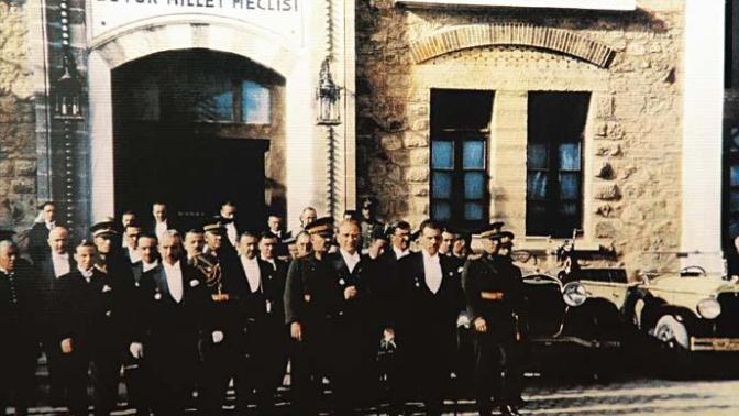 Cumhuriyetin Onuncu Yılında "En Büyük Bayram" İlan Edilen 29 Ekim Cumhuriyet Bayramı