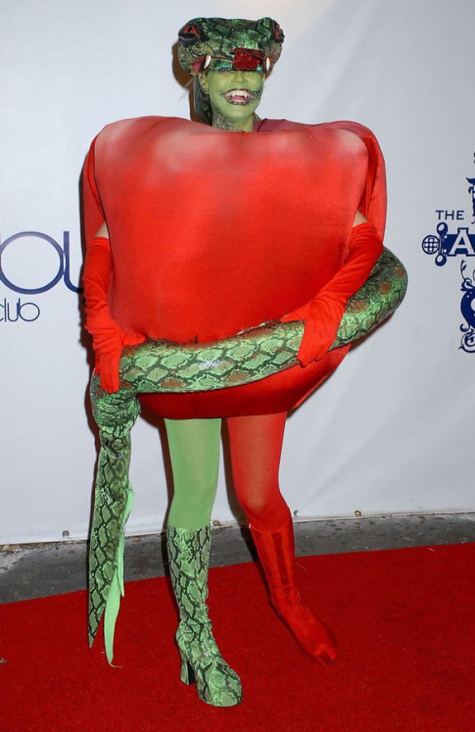 Cadılar Bayramı Kostümlerini Başka Bir Boyuta Taşıyan Heidi Klum!