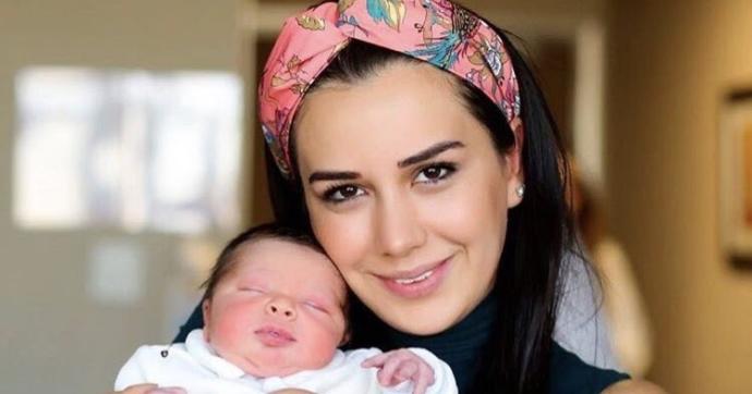 Bebeklerin Doğduktan Hemen Sonraki Hallerini Sanata Dönüştüren Profesyonel Doğum Fotoğrafçısı: Dilan Polat