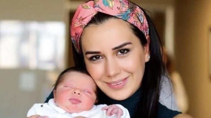 Bebeklerin Doğduktan Hemen Sonraki Hallerini Sanata Dönüştüren Profesyonel Doğum Fotoğrafçısı: Dilan Polat