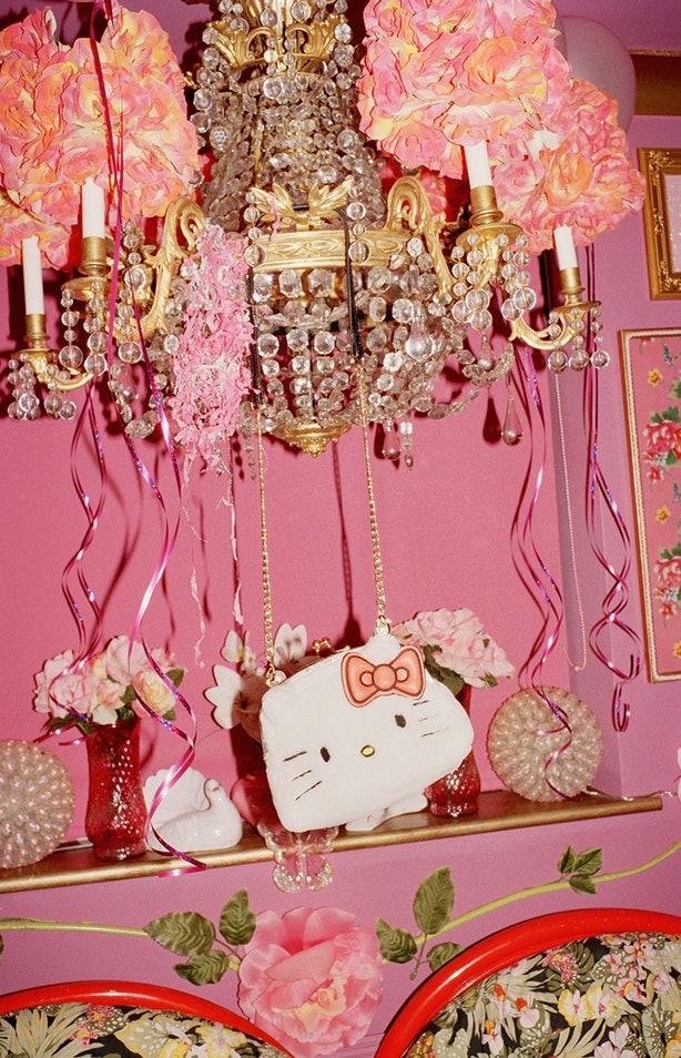 İçinizdeki Kız Çocuğunu Şımartacak "Hello Kitty" Temalı Tasarımlar!