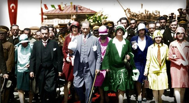 Efendiler, Yarın Cumhuriyeti İlan Edeceğiz!