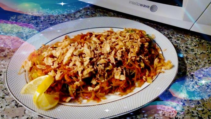 Biraz da Çin Mutfağına Girelim: Enfes Bir Lezzet Cam Makarnalı Çin Salatası!