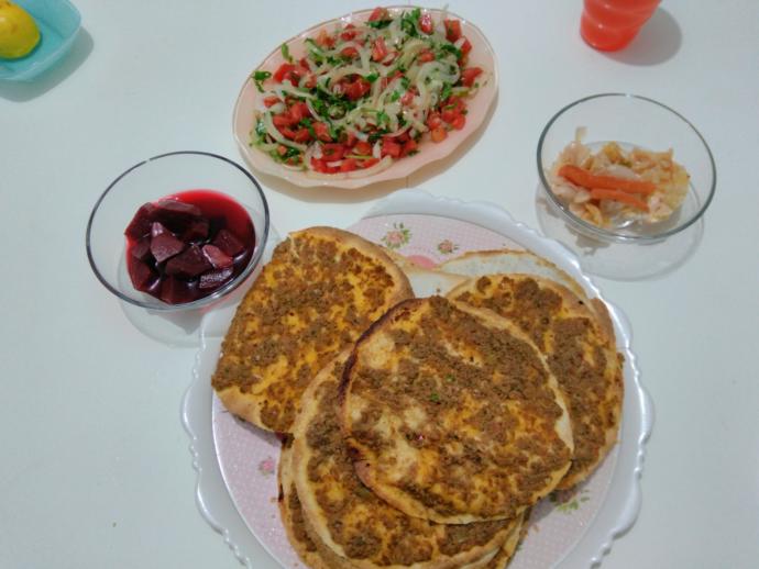 İbrahim Tatlıses'e Takla Attıracak Lezzette Lavaş Lahmacun Nasıl Yapılır?