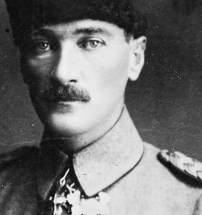 Mustafa Kemal Atatürk Türk Toplumuna Neler Kazandırdı?