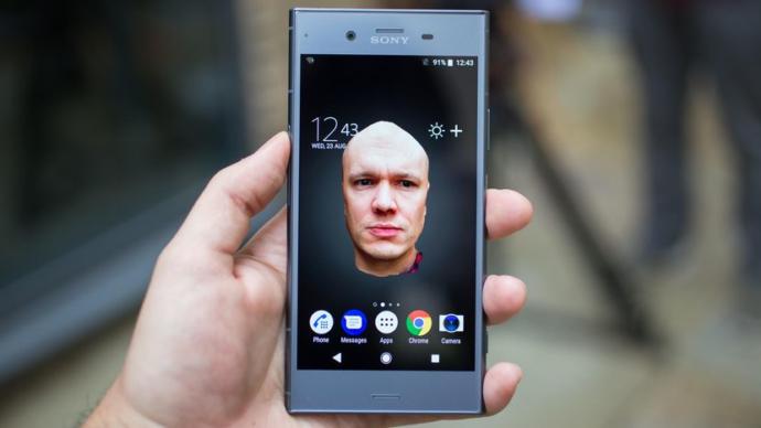 Sony Bir Telefon Üretti, Elinde Patladı: Sony Xperia XZ1