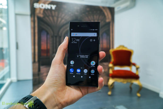 Sony Bir Telefon Üretti, Elinde Patladı: Sony Xperia XZ1